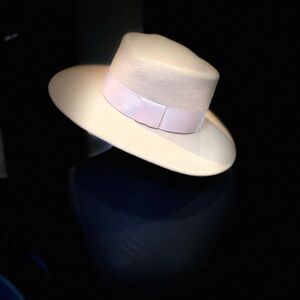 Elegant Cream Wide-Brim wool Hat. Adjustable size